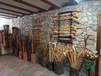 Fabricación artesanal de bastones y varas