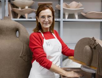 Foto de Maribel Martínez en su taller