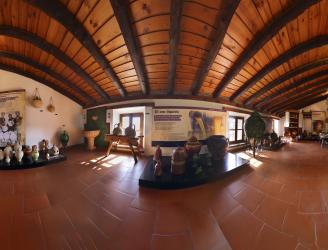 Vista panorámica de una de las salas del Museo de Alfarería Paco TITO
