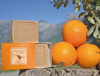 Jabón natural y artesanal con aceite de oliva de Mallorca y naranja