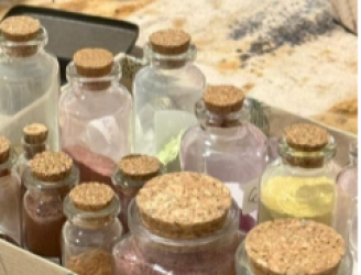 Pots amb pigments naturals