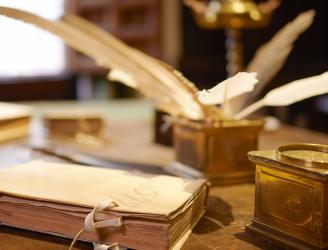 Plumas y tintero sobre el escritorio de Lope de Vega