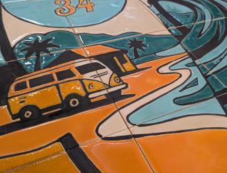 Mural realizado para un Estudio discografíco con diseño elegido por el cliente con motivo de paisaje de playa y tabla de Surf