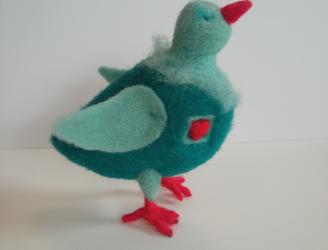 Pajarito verde con corazón realizado en fieltro