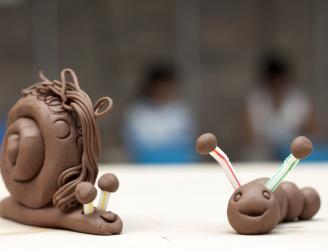 MODELA Y DECORA TU PROPIA PIEZA DE CERÁMICA