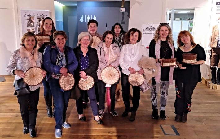 mujeres taller de cestería esencia artesana 2019