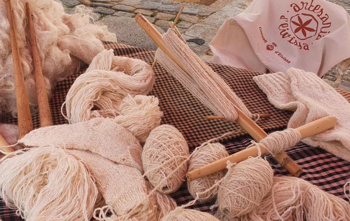 Hilos de lana elaborados artesanalmente
