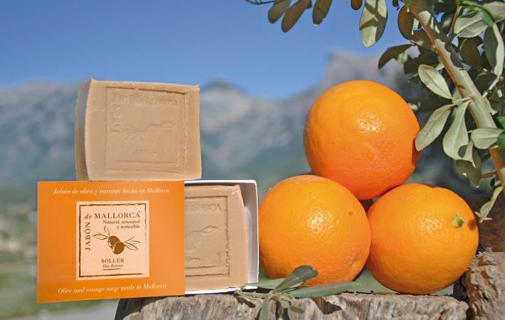 Jabón natural y artesanal con aceite de oliva de Mallorca y naranja