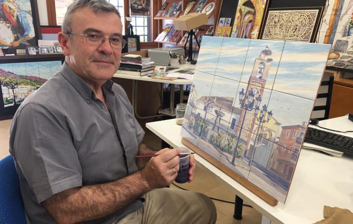 José Angulo terminando uno de sus trabajos