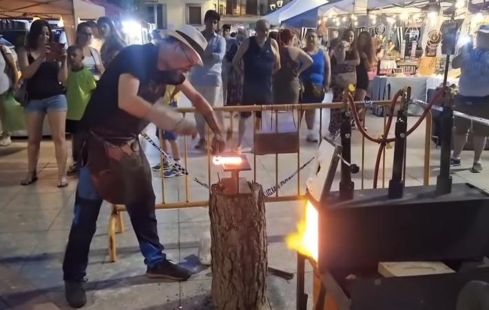 Demostración de forja artesanal de navajas en EL TALLER DE ALBERTO Madrid 