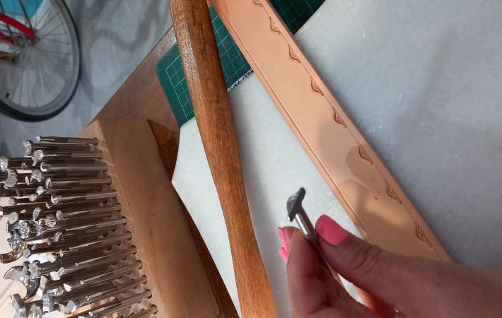 Haciendo un cinturón de cuero 