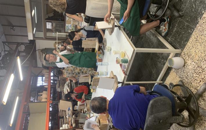 Artesanía Talavera: taller de decoración y pintura de un azulejo 