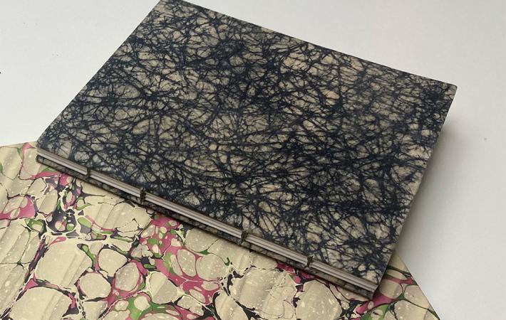 Encuadernación copta y plumier