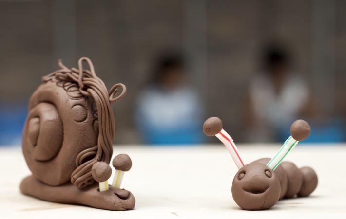 MODELA Y DECORA TU PROPIA PIEZA DE CERÁMICA