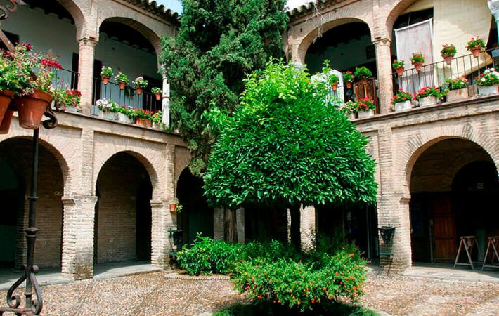 Patio principal del Zoco Municipal de Córdoba.