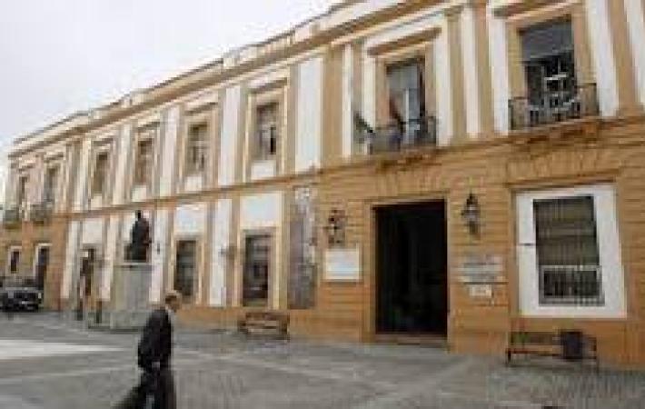 Fachada de la Escuela de Arte y Oficios Mateo Inurria en la Plaza de la Trinidad, 1. Córdoba