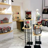 Interior tienda Anuscas Family calle Rivero 3