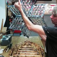 Proceso creación de una estrella 3D con 96 vidrios biselados, diametro 70cm