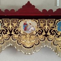 Faldón del Trono realizado por los Bordadores